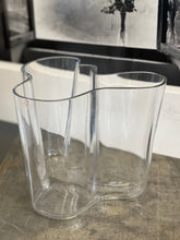 Load image into Gallery viewer, Savoy Vase