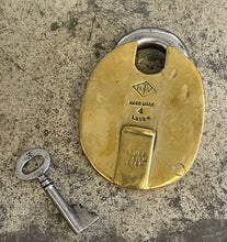 Load image into Gallery viewer, 1910 Mixed Metal London Padlock with Key