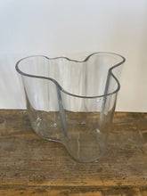 Load image into Gallery viewer, Savoy Vase