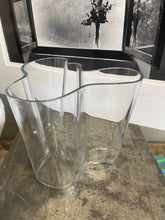 Load image into Gallery viewer, Savoy Vase