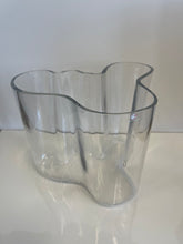Load image into Gallery viewer, Savoy Vase
