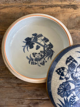 Load image into Gallery viewer, Blue and White Round Lidded Leaf Display Box