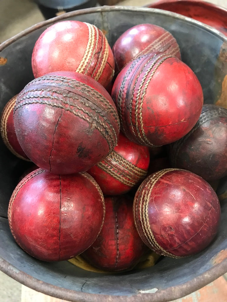 CW Lot de 6 balles de cricket en cuir de qualité A - Rouge - 2 balles CW Lot de 6 balles de cricket en cuir de qualité A - Rouge - 2 balles