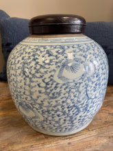 Load image into Gallery viewer, Tao Kwang Chrysanthemum and Ivy Painted Ginger Jar w/ lid