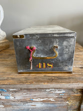 Load image into Gallery viewer, Vintage London Bankers Box with key