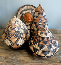 Load image into Gallery viewer, Hopi Wedding Flat Basket