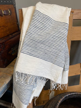 Load image into Gallery viewer, Como Stripe Throw