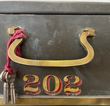 Load image into Gallery viewer, Vintage London Bankers Box with key