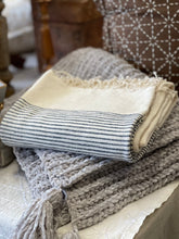 Load image into Gallery viewer, Como Stripe Throw