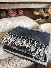 Load image into Gallery viewer, Verona Stripe Throw