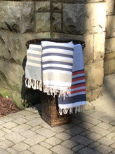 Load image into Gallery viewer, Striped Throw Blanket