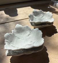 Load image into Gallery viewer, Set of 4 Leaf Dishes