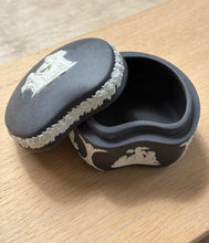 Load image into Gallery viewer, Lidded Three Graces Trinket Box