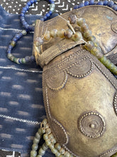 Load image into Gallery viewer, Moroccan Metal &amp; Bead Bag