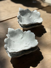 Load image into Gallery viewer, Set of 4 Leaf Dishes