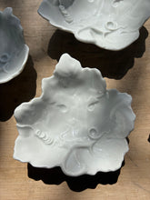 Load image into Gallery viewer, Set of 4 Leaf Dishes