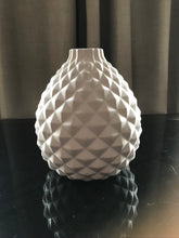 Load image into Gallery viewer, Diamond Vase