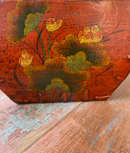Load image into Gallery viewer, Lacquered Floral Wood Grain Measure