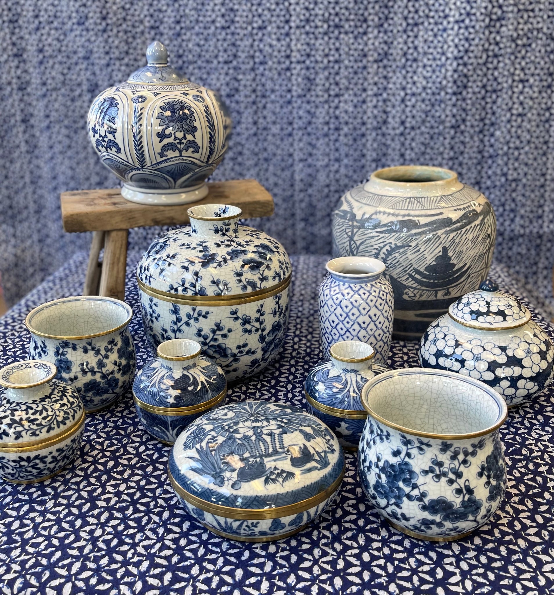 blue and white chinese planter pots Blue and White Porcelain Flower Pot – Gretalogie