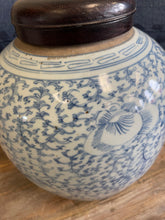 Load image into Gallery viewer, Tao Kwang Chrysanthemum and Ivy Painted Ginger Jar w/ lid