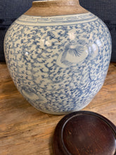 Load image into Gallery viewer, Tao Kwang Chrysanthemum and Ivy Painted Ginger Jar w/ lid
