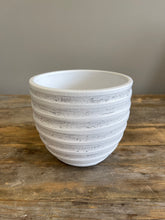Load image into Gallery viewer, White Ribbed Pot