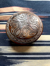 Load image into Gallery viewer, Round Carved Box