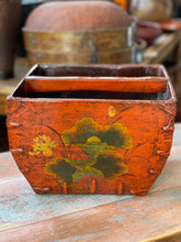 Load image into Gallery viewer, Lacquered Floral Wood Grain Measure